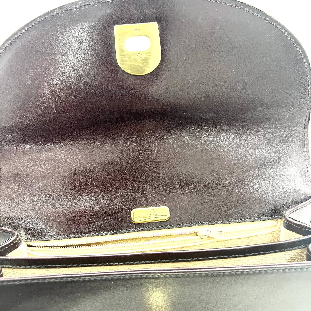 M：中古品　『AIGNER』アイグナー　レザー　ハンドバッグ　レトロ　ゴールド金具　_画像8