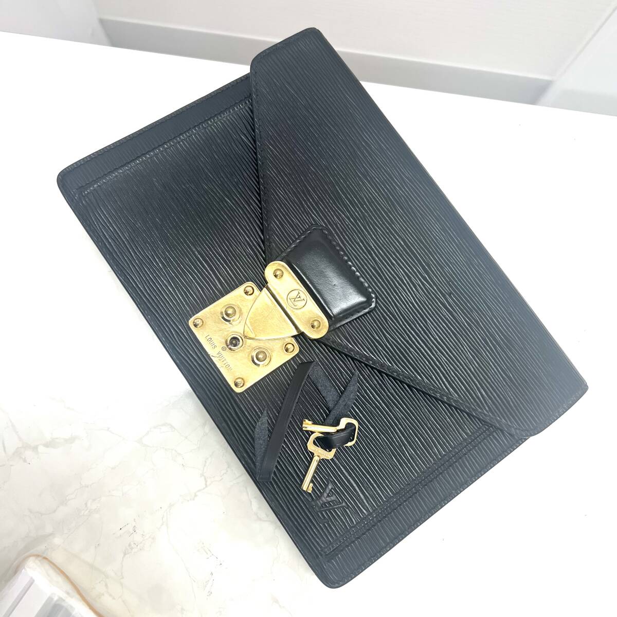 M：中古　LOUIS VUITTON ルイヴィトン　クラッチバッグ　ポシェット・セリエ・ドラゴンヌ　エピ　ノワール　ブラック_画像2