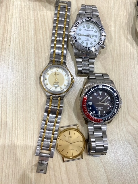 時計 腕時計 おまとめ SEIKO セイコー ALBA アルバ CITIZEN シチズン FENDI フェンディ BMW ベンツ スウォッチ など メンズ 稼動 非稼動_画像4