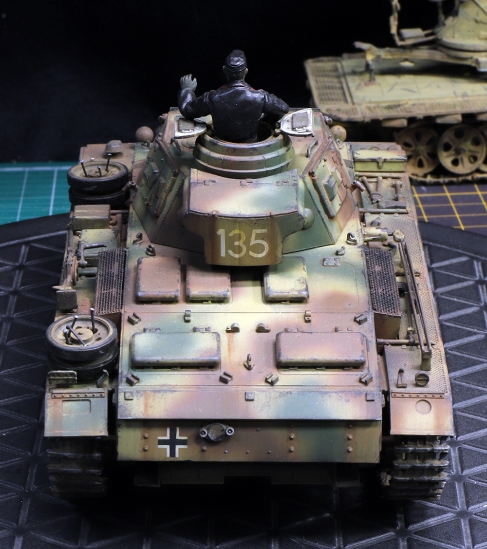 1/35 ドイツ軍 Ⅲ号戦車（N型）1943年東部戦線「135号車」戦車兵フィギュア付き 制作完成品の画像10