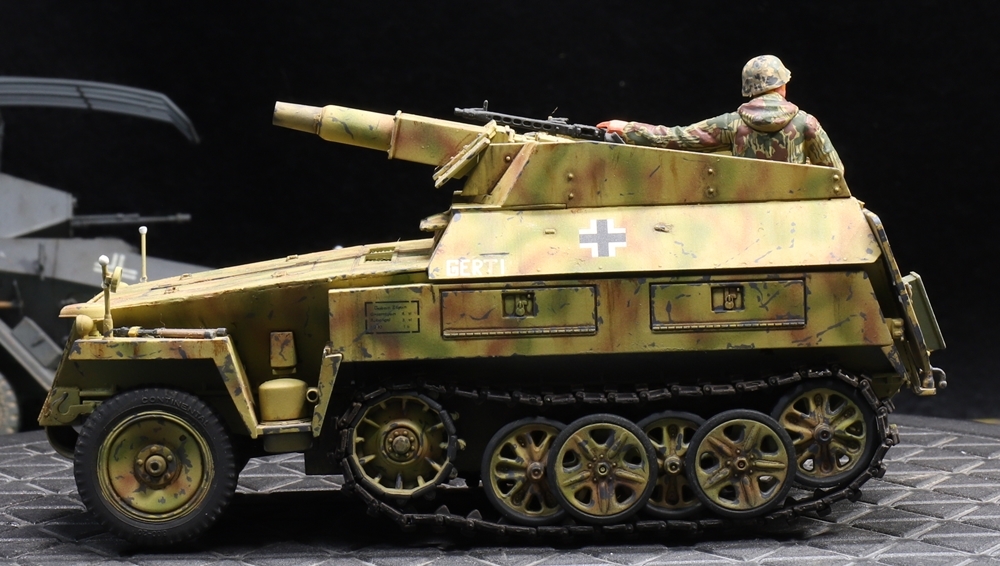 1/35 ドイツ軍 Sd.Kfz.250/8 軽装甲兵員車 シュツンメル7.5cm k51 制作完成品_画像3