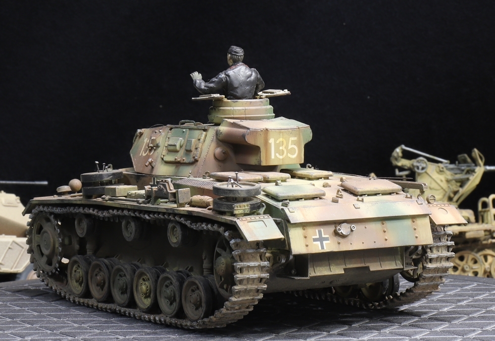 1/35 ドイツ軍 Ⅲ号戦車（N型）1943年東部戦線「135号車」戦車兵フィギュア付き 制作完成品の画像4