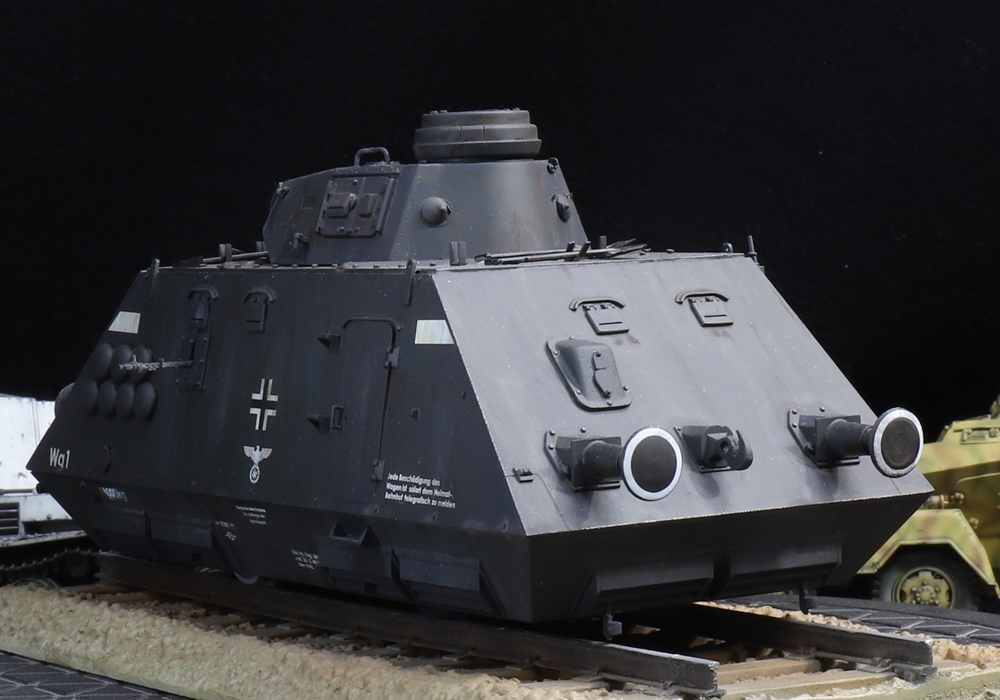 1/35 ドイツ軍装甲列車 ドライジーネ 75㎜砲搭載砲兵戦闘車　レール道床ベース付き（長さ20ｃｍ×幅11ｃｍ） 制作完成品_画像4