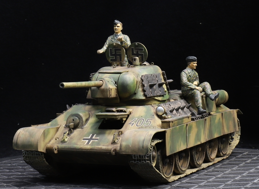 1/35 ドイツ軍鹵獲車輛 T34/76「405」 戦車兵フィギュア×2体付き 制作完成品_画像2