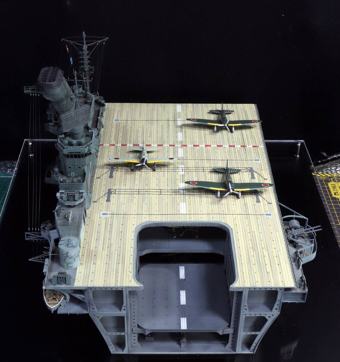 1/144　大日本帝国海軍 航空母艦「隼鷹」艦橋・飛行甲板ジオラマ（1/144零戦等×3機付き） 制作完成品/アクリルケース付属_画像7