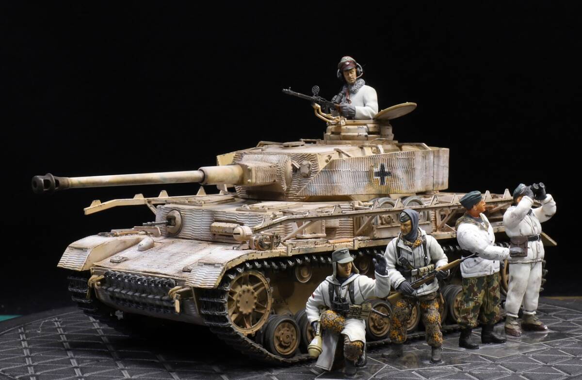 1/35 ドイツ軍 Ⅳ号戦車J型（初期型）冬季仕様 歩兵/戦車兵フィギュア×５体付き 制作完成品_画像2