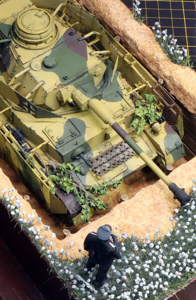 1/35 ドイツ軍 Ⅳ号戦車J型 ダッグイン ジオラマ 制作完成品 ベースサイズ（縦300ｍｍ×横200ｍｍ×高さ100ｍｍ）_画像7
