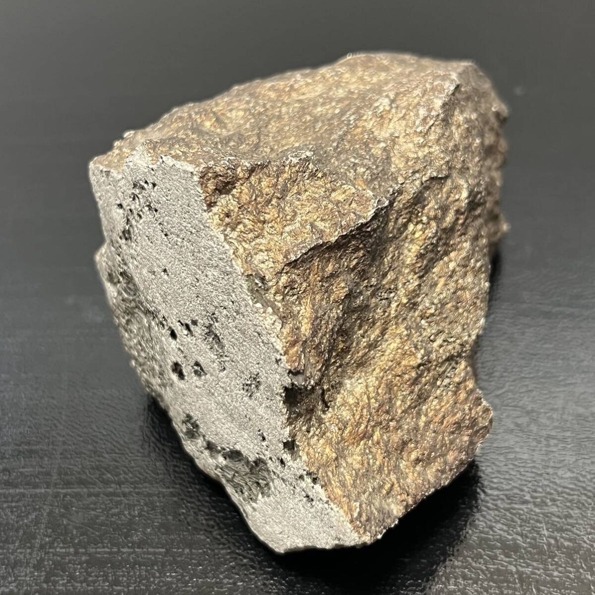  meteor light . stone 963.5g Power Stone magnet ... attaching. raw ore mineral 