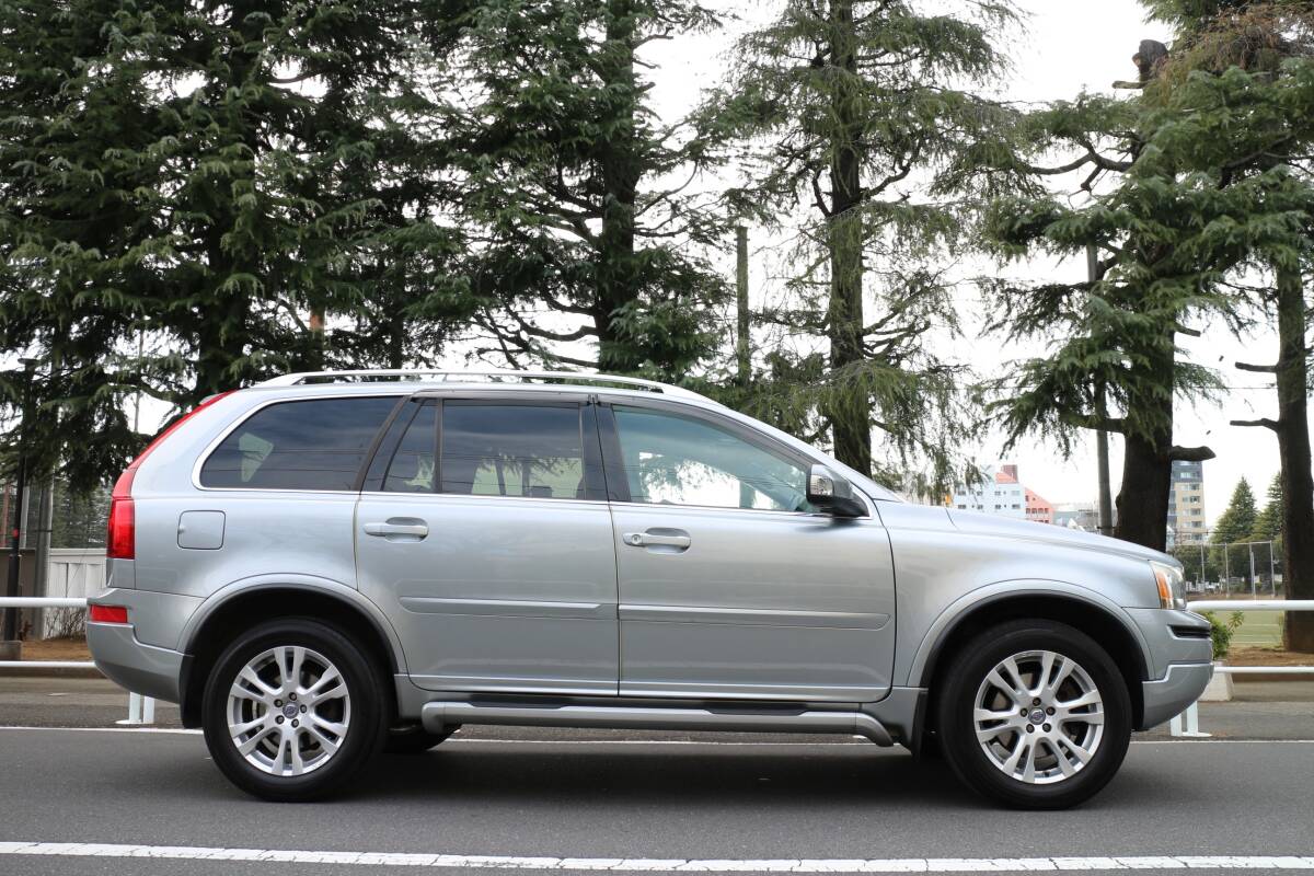 【超稀少 後期最終プレミアム】H25 ボルボXC90 3.2 AWD/243馬力/7人乗【検令和 6/8】黒革/ナビ/サイドビューカメラ/サイドステップ/東京_■スタイリッシュなボルボXC90