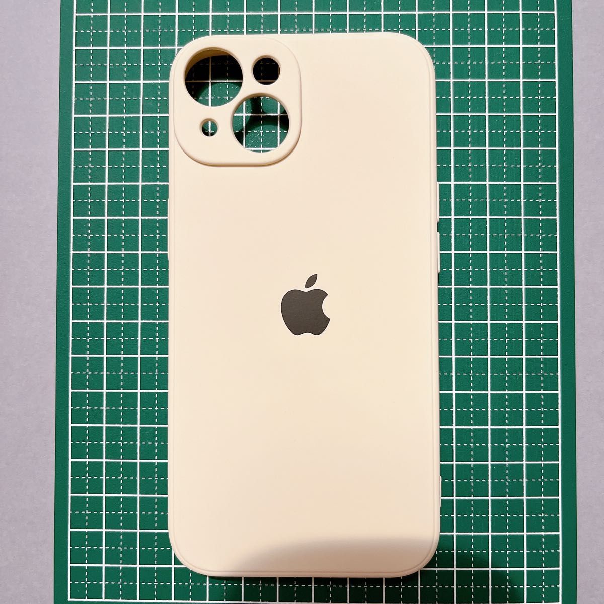 【新品未使用品】iPhoneケース シリコンケース レンズ全面保護 (白) ソフト