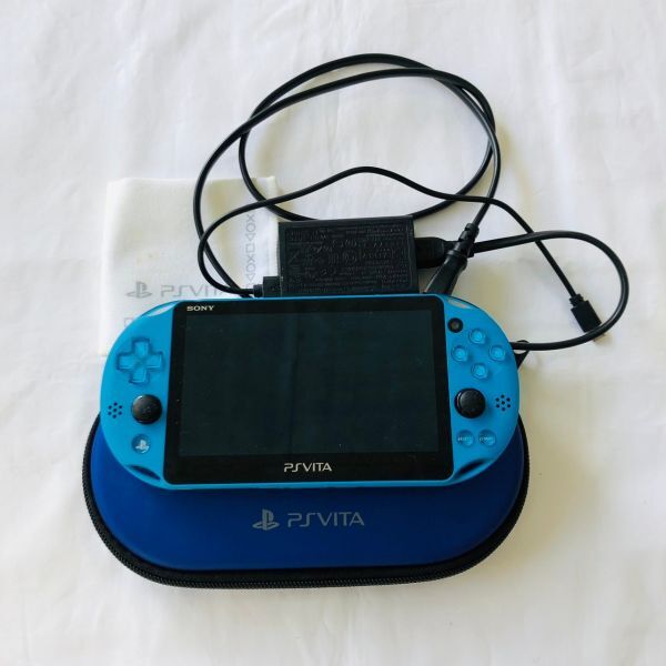 yt5017【60】//★動品　SONY　ソニー　PlayStationVita　PSVITA　PCH-2000　アクアブルー　ケース+充電器付き_画像1