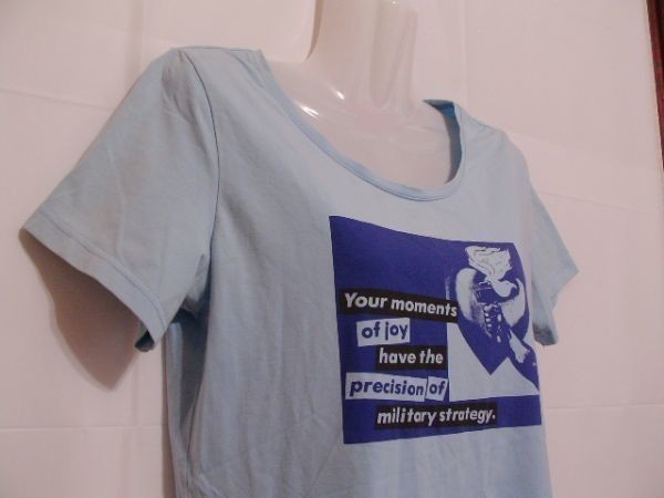 sy486 ユニクロ Barbara Kruger 半袖 Tシャツ ライトブルー 水色 ■ フロントプリント ■ ストレッチ素材 綿混生地 Lサイズ_画像4