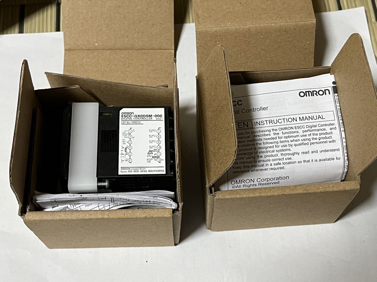 未使用品　オムロン OMRON 温度調節器　E5CC-QX0DSM-000 2個セット_画像2