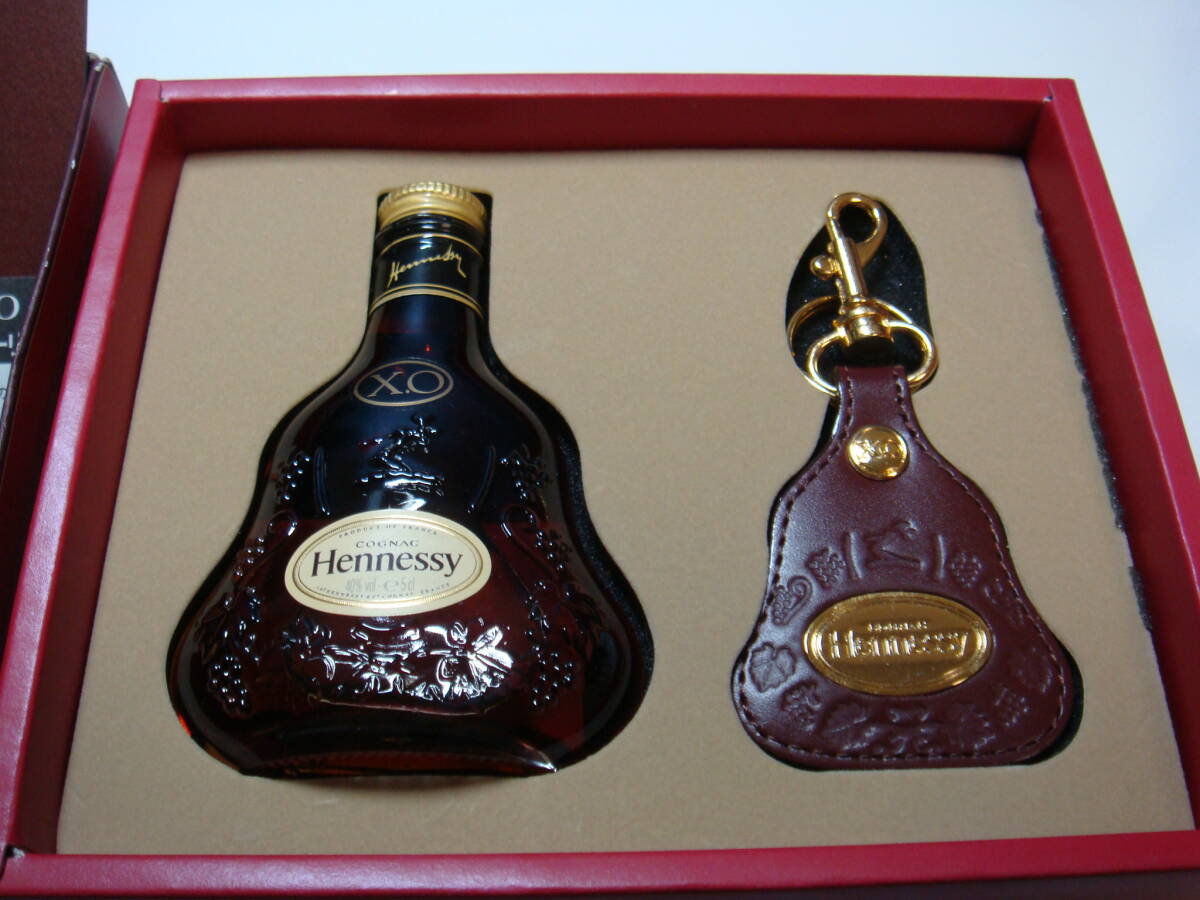 ヘネシー Hennessy X.O 50ml 本革製メタルプレート付きキーリングの画像2