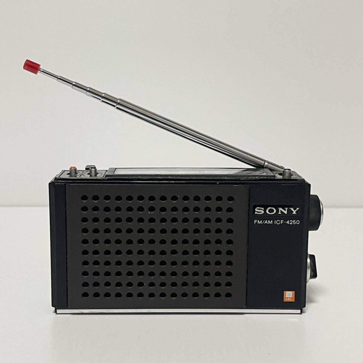 簡易クリーニング済 動作品 SONY ソニー AM/FM 2バンド 小型 トランジスタラジオ ラジオ ICF-4250 レトロ 昭和レトロ SW120_画像2