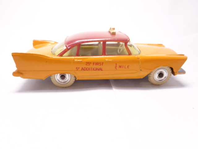 DINKY TOYS 265 PLYMOUTH PLAZA U.S.A. TAXI ディンキー プリマス プラザ U.S.A. タクシー 送料別の画像4