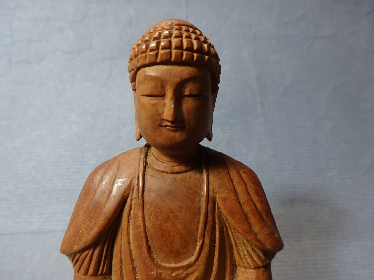 （8−17）木製の仏像　お釈迦様？　古いものではありませんが、上品なお顔です。_画像3