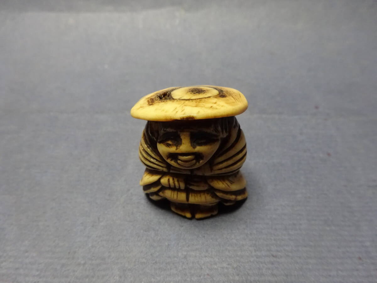 根付 昭和レトロ 人物彫刻 印籠 提げ物 時代物 天然素材 根付 昭和レトロ 人物彫刻 印籠 提げ物 時代物 天然素材
