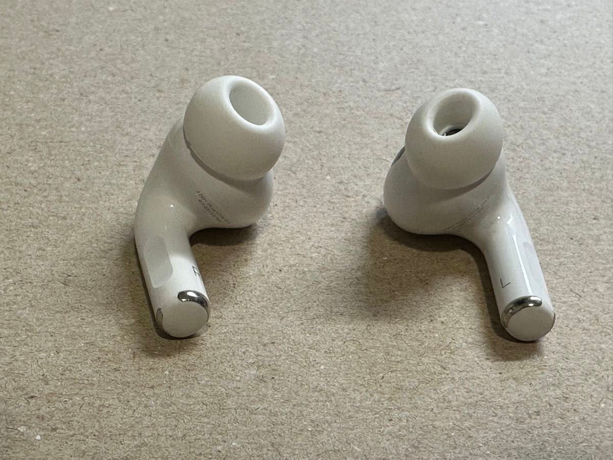Apple AirPods Pro 第2世代 美品 ワイヤレスイヤホ MTJV3CH/A Apple AirPods Pro 第2世代 美品 ワイヤレスイヤホ MTJV3CH/A