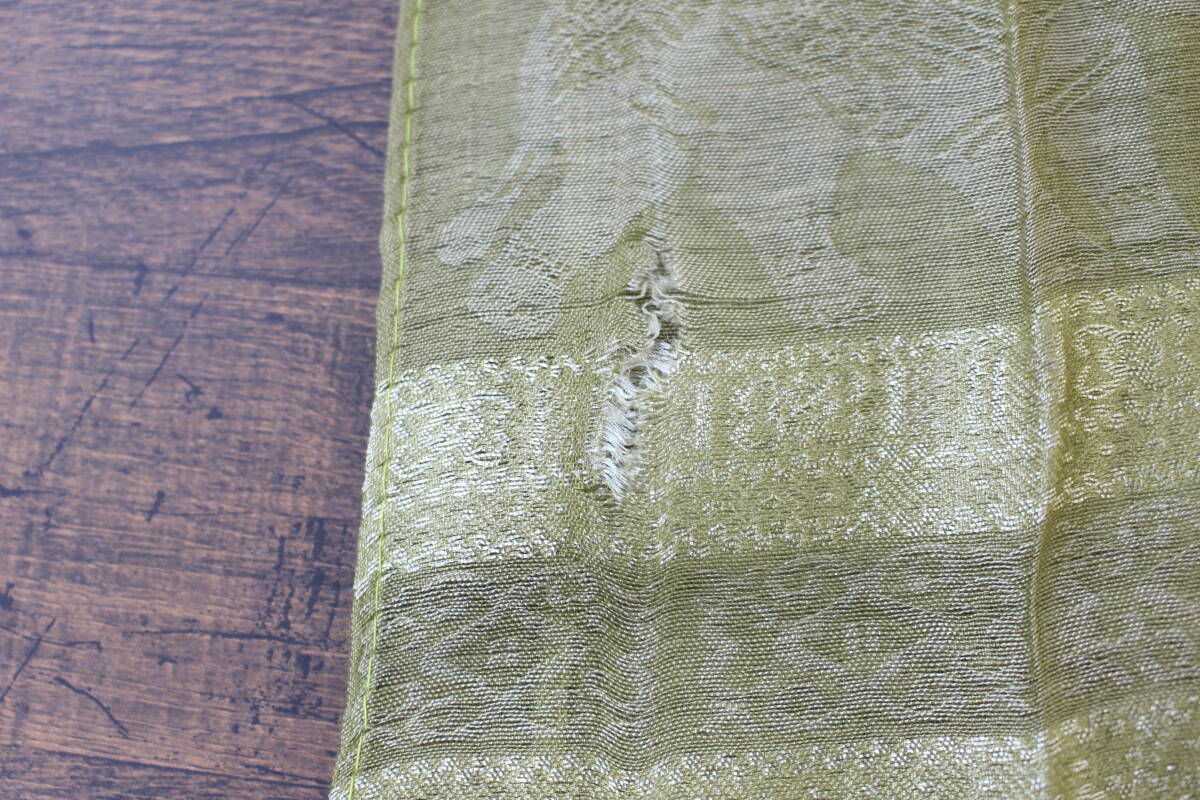 新品【シルク100% SILK】エレファント柄 象柄 抹茶グリーン 緑 GREEN ゴールド GOLD 金 スカーフ/ストール 訳あり_画像5