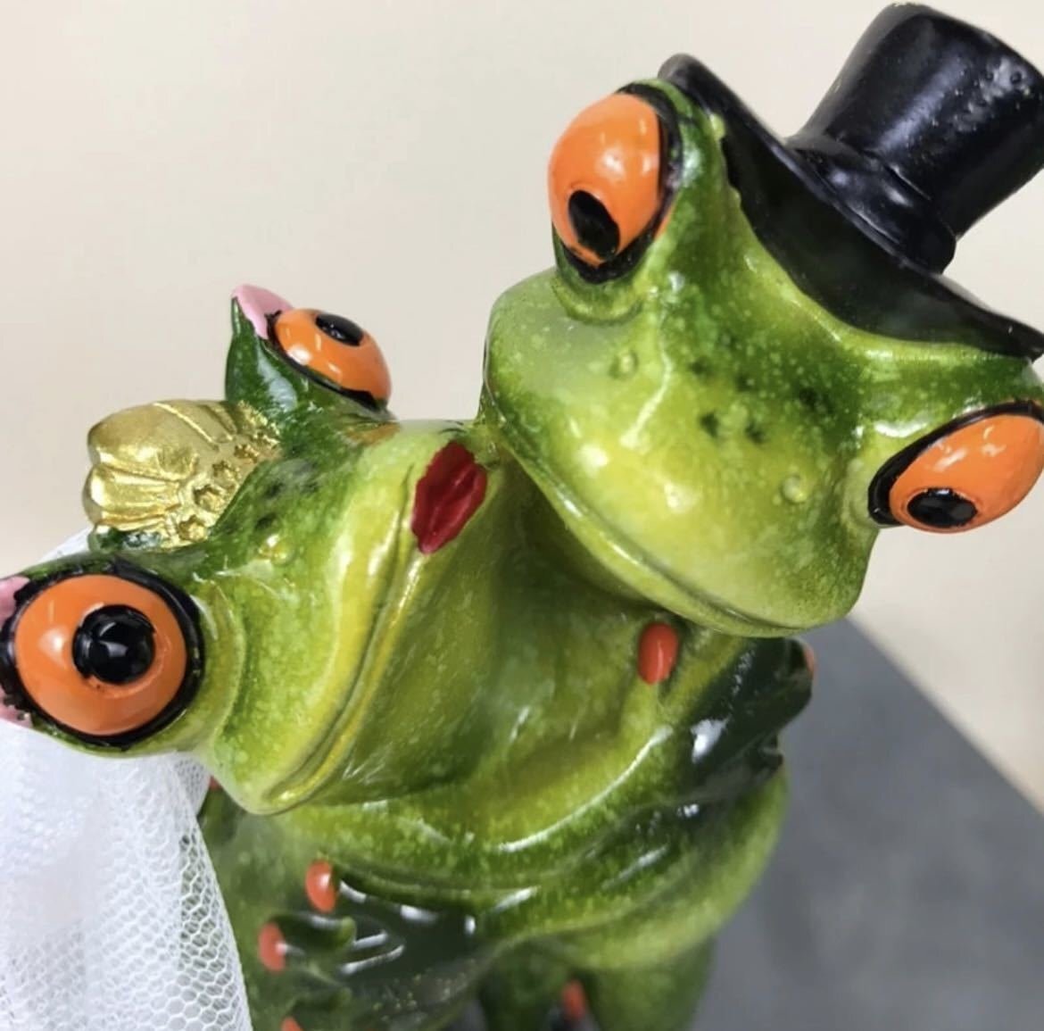 LHH404★結婚 樹脂 蛙 カエルの置物 カップル カエル フィギュア 雑貨 置物 オーナメント インテリア 小物 雑貨 ユニーク 可愛い 装飾_画像3