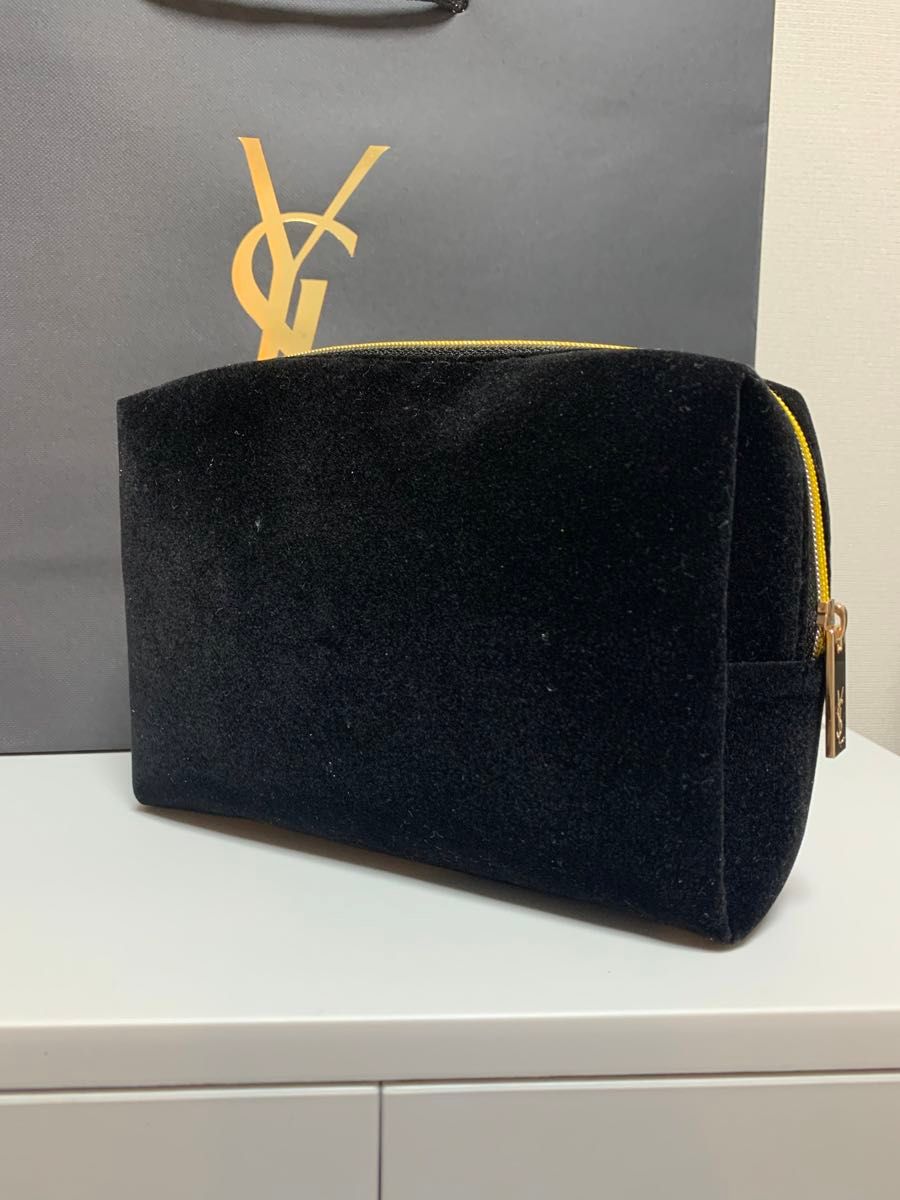 【新品未使用】YSL イヴ・サンローラン　ベロア化粧ポーチ　刺繍ロゴ　ノベルティ