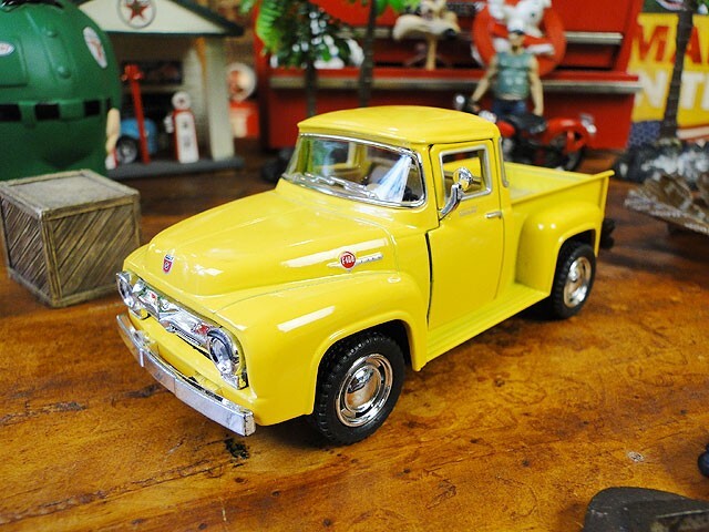 1956年フォード　F-100　ピックアップ　ダイキャストミニカー（イエロー）_画像1