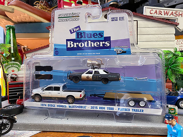 限定モデル「ブルースブラザーズ」1974年ダッジ モナコ ブルースモービル&フラットベッドトレーラー&2015年ダッジ ラム1500 ミニカー