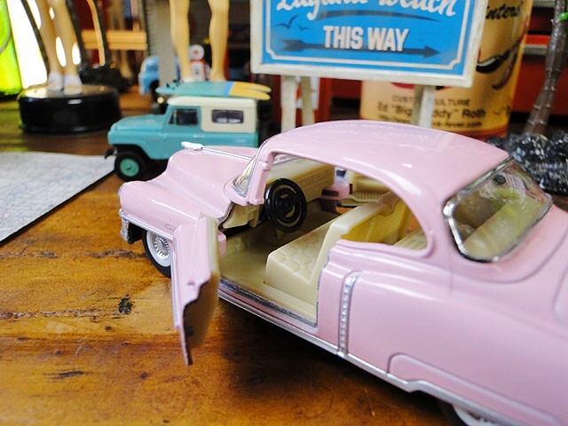 1953年キャデラック　シリーズ62　クーペ　ダイキャストミニカー　1/43スケール（ピンク） ■ アメリカン雑貨 アメリカ雑貨_画像5