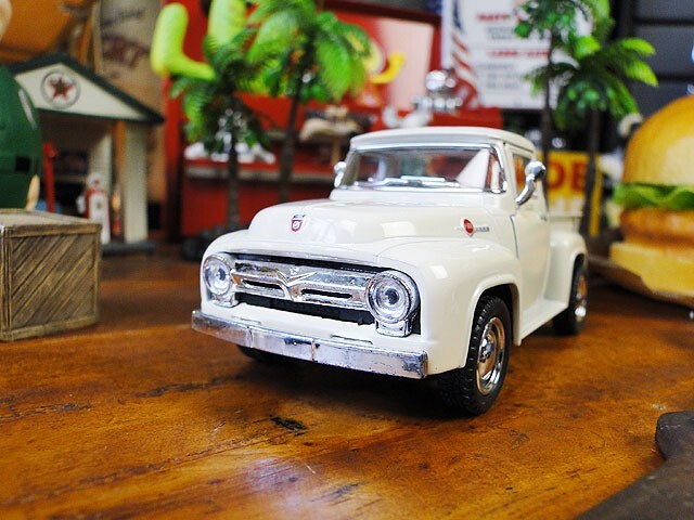 1956年フォード　F-100　ピックアップ　ダイキャストミニカー（アイボリー）_画像3