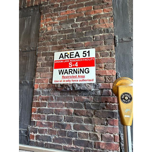 エリア51の警告看板　アルミサインボード（GROOM LAKE） ■ アメリカ雑貨 アメリカン雑貨_画像6