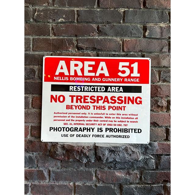 エリア51の警告看板　アルミサインボード（RESTRICTED AREA） ■ アメリカ雑貨 アメリカン雑貨_画像6