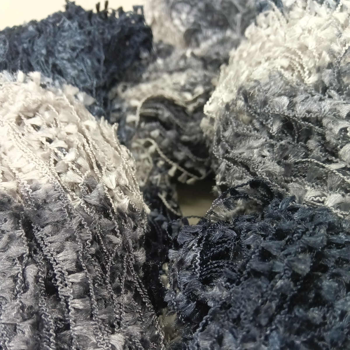 グラデーションフラッグ カセ仕立て 約230g 毛糸 ケイト シュシュ ピアス タッセル 手織り手編み 引き揃え糸 アクセサリーの画像3