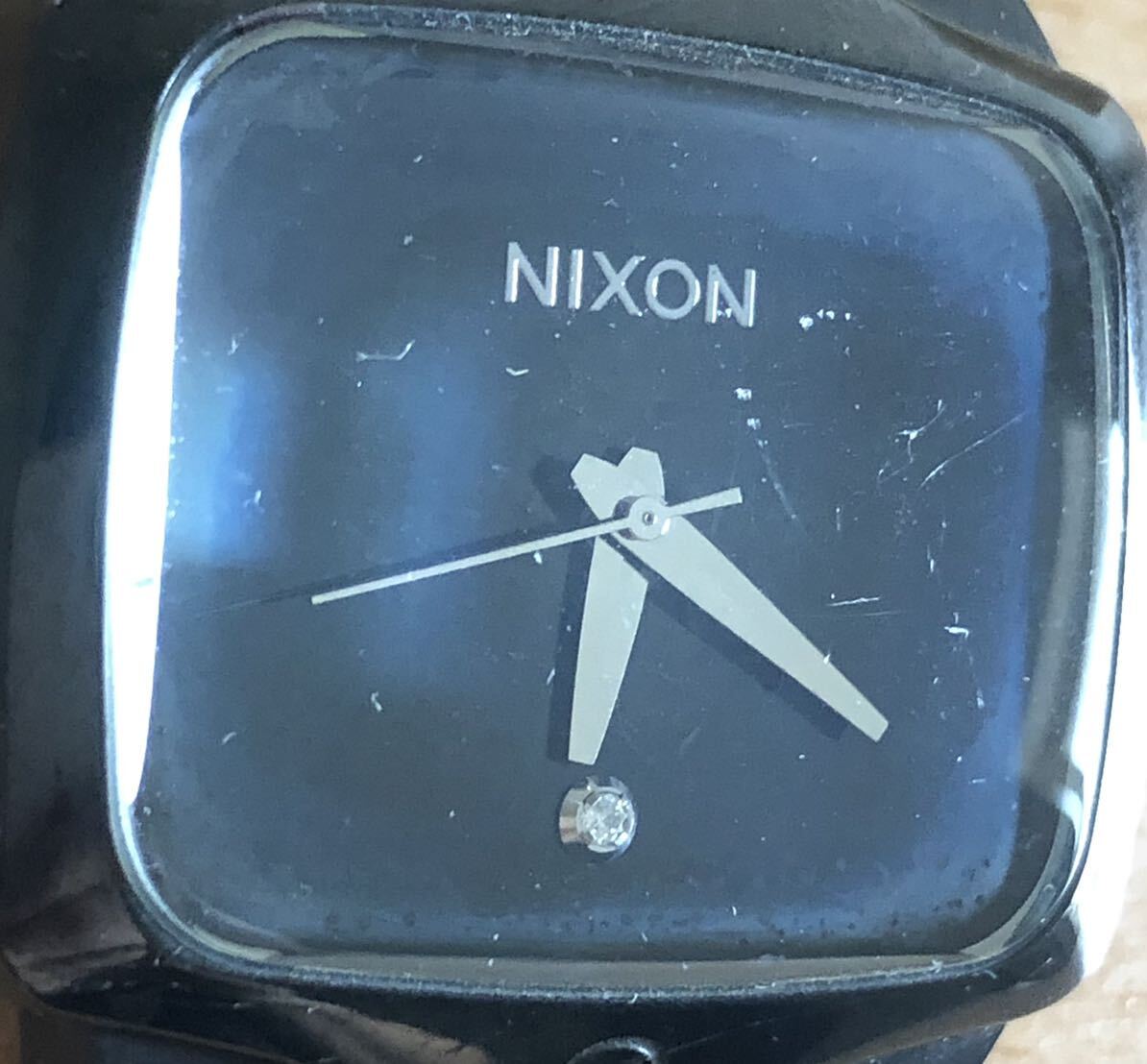 250-0403 NIXON ニクソン メンズ腕時計　金属ベルト　クオーツ　THE PLAYER 黒　ブラック 電池切れ　動作未確認_画像4