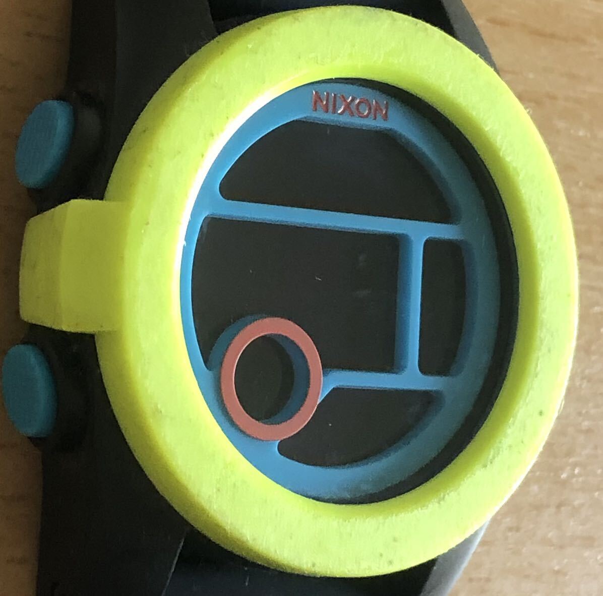 250-0477 NIXON ニクソン メンズ腕時計 ラバーベルト クオーツ THE UNIT 40 電池切れ 動作未確認の画像4