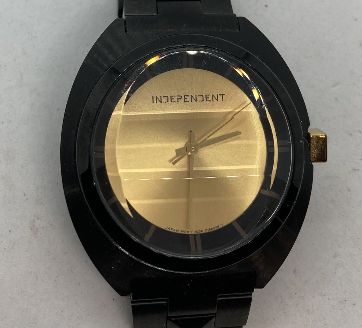 257-0435 INDEPENDENT 腕時計 金属ベルト ブラック 稼働品_画像1