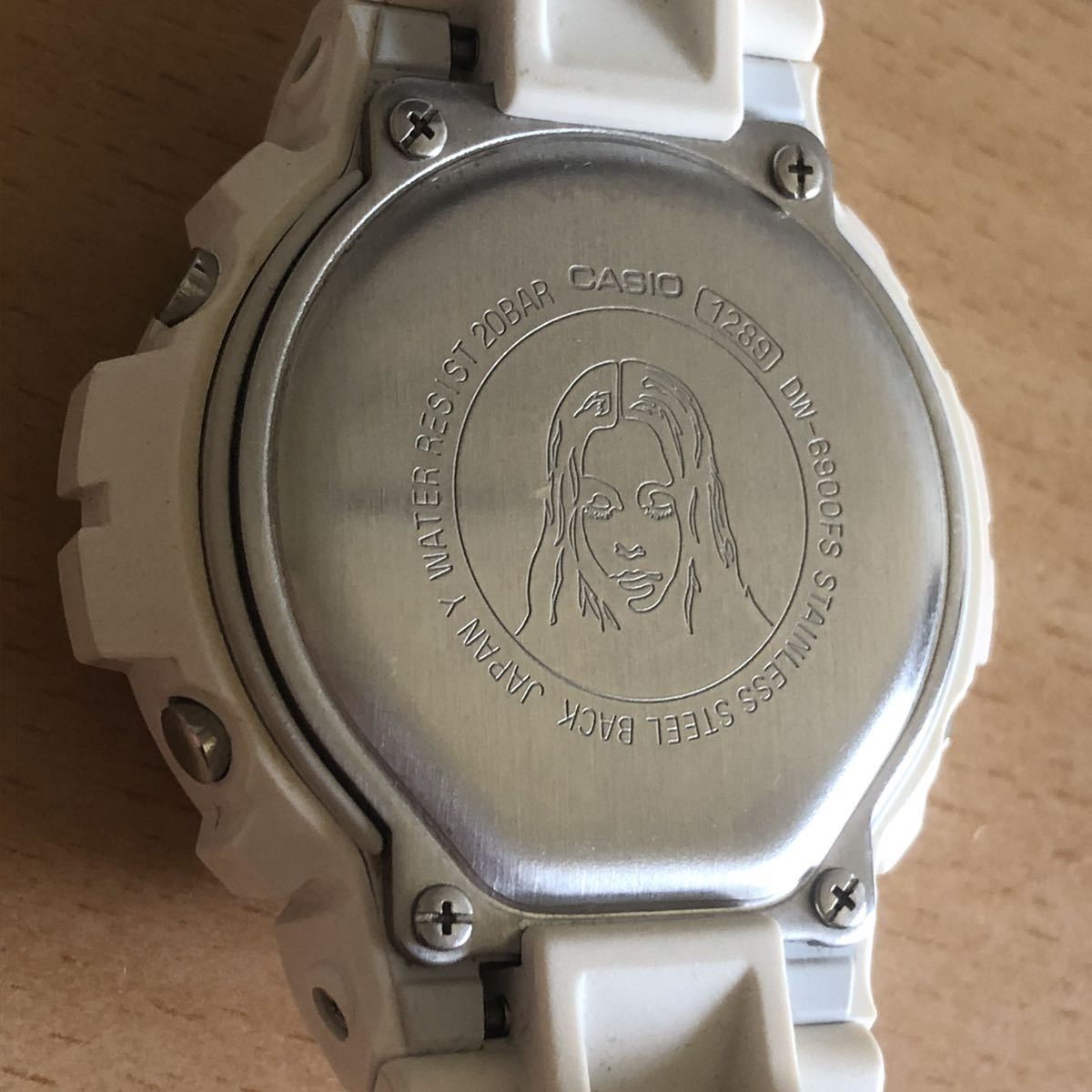242-0225 CASIO カシオ G-SHOCK X-GIRL メンズ腕時計　ラバーベルト　クオーツ　デジタル　白　ホワイト　DW-6900FS 電池切れ　動作未確認_画像6