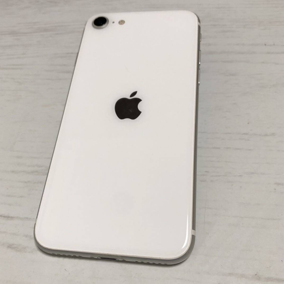 m182-0525-19 Apple iPhone SE 第2世代 64GB MHGQ3J/A A2296 SoftBank利用制限○ バッテリー最大容量81% 本体のみの画像2