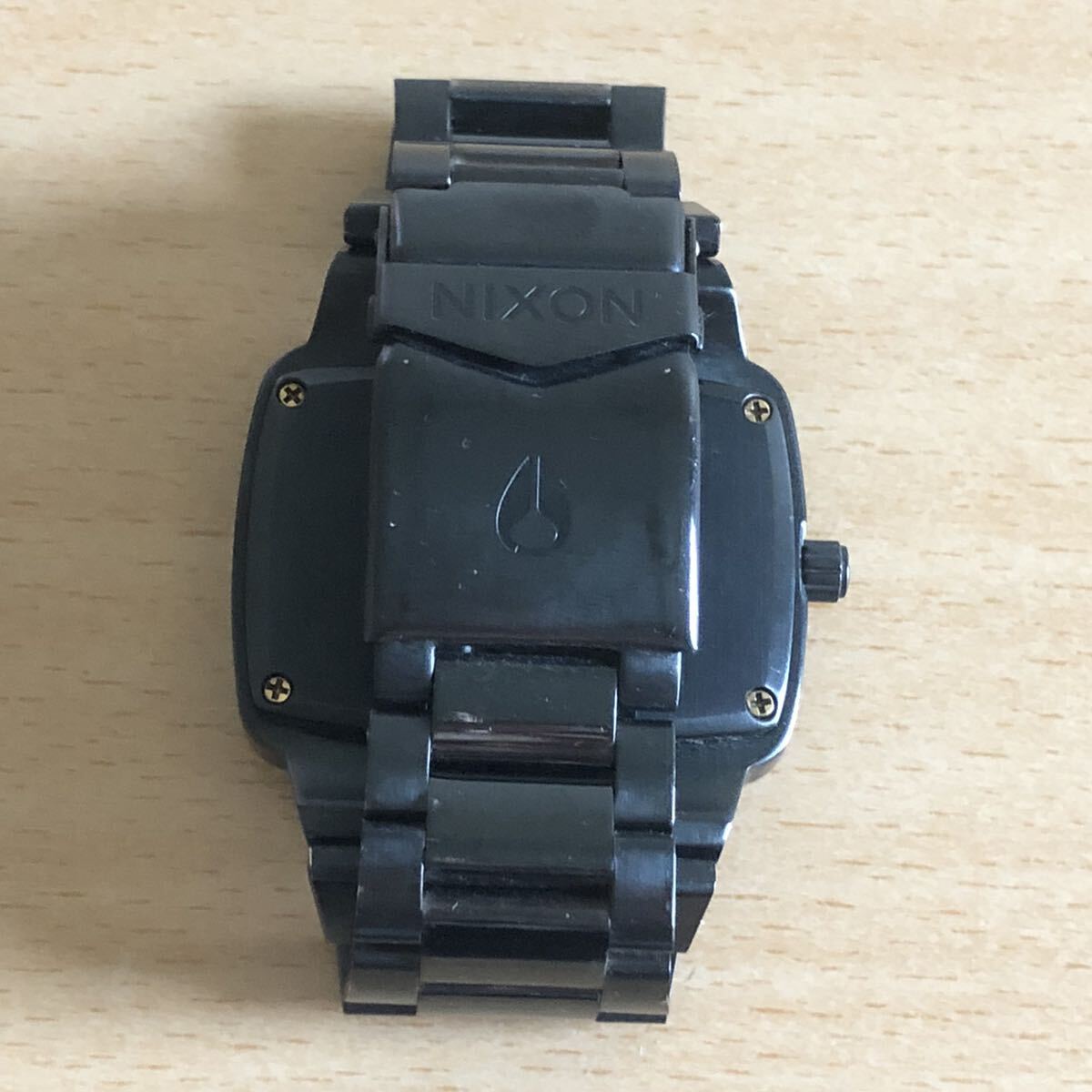 250-0403 NIXON ニクソン メンズ腕時計　金属ベルト　クオーツ　THE PLAYER 黒　ブラック 電池切れ　動作未確認_画像6
