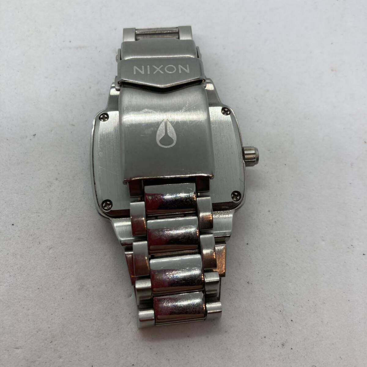 257-0083 NIXON ニクソン 腕時計 金属ベルト 電池切れ 動作未確認の画像5