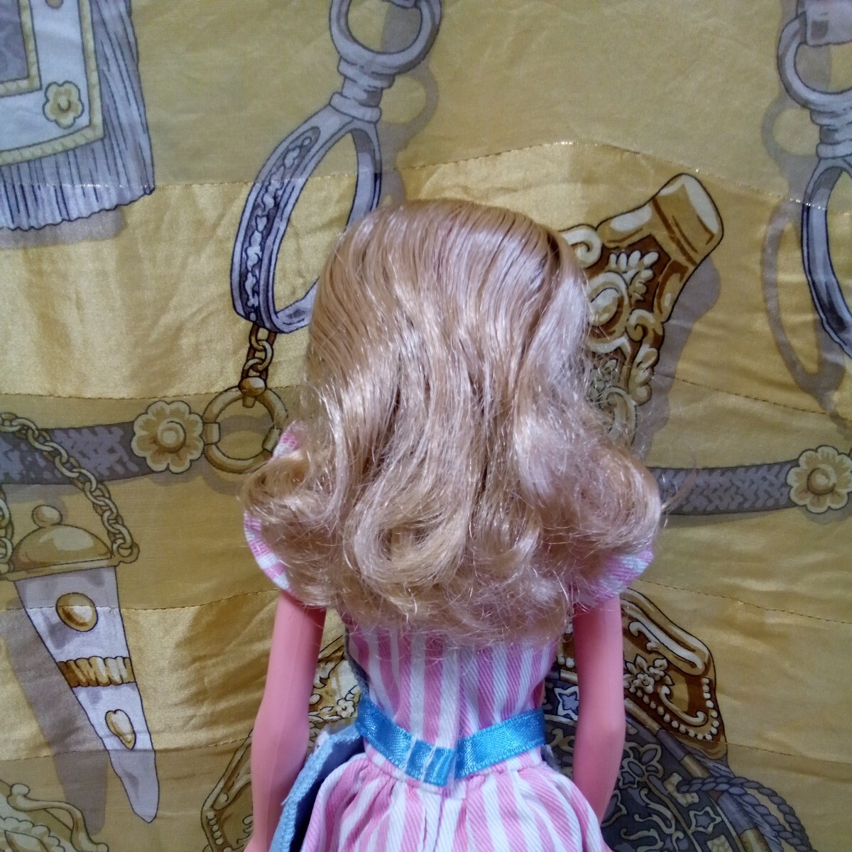 マテル Barbie　“なりたいなケーキやさんバービー”　本体のみ箱無し_髪の毛絡みあります。