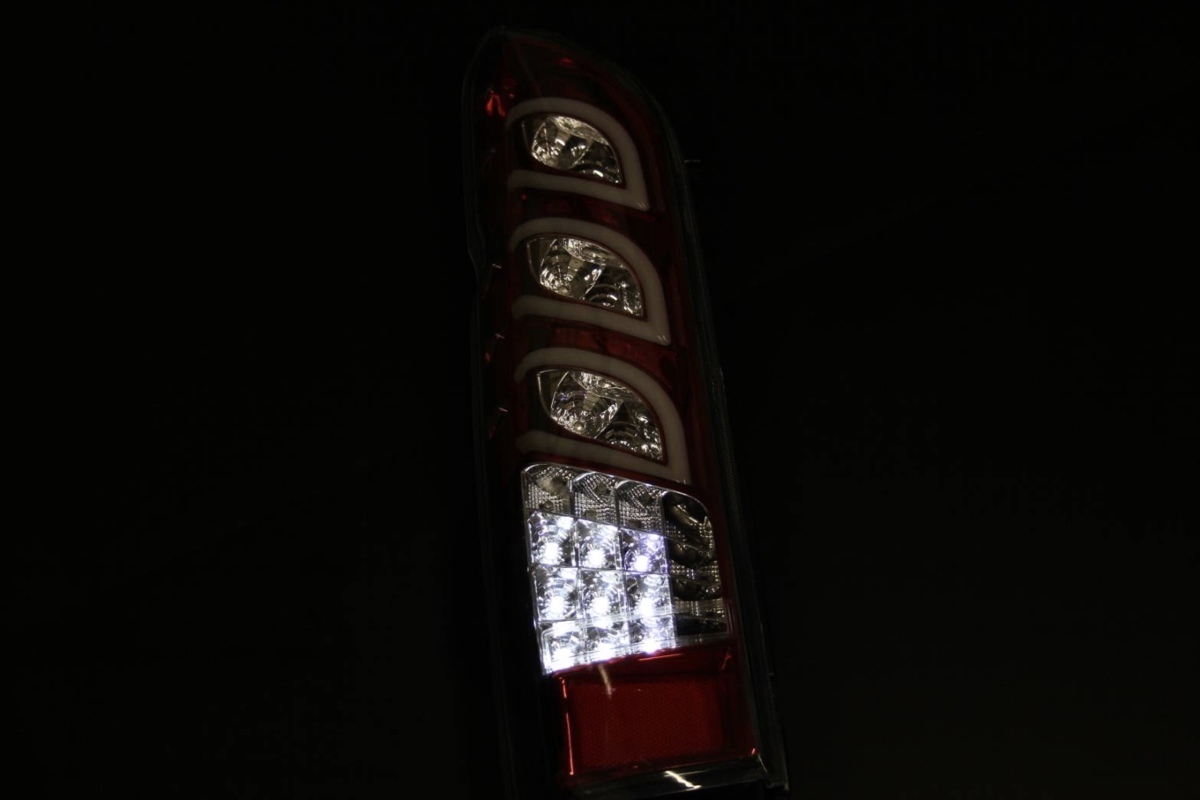 ☆★　ハイエース 200系 テールランプ インナーレッド 流れる 流星ウインカー シーケンシャル LED ベンツ風　リーフ型　★_画像6