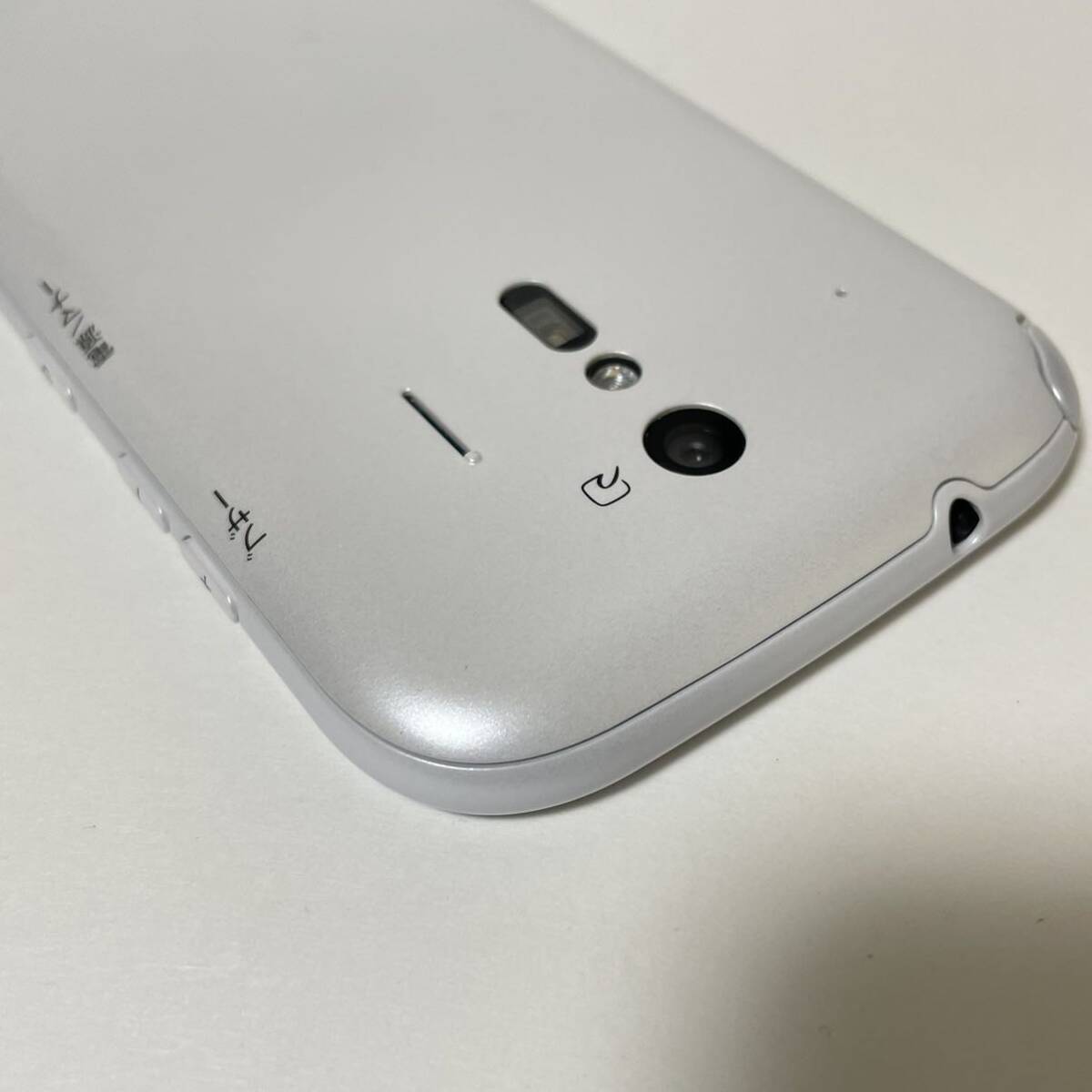 らくらくスマートフォン F-42A ホワイト 白 Android docomo ドコモ 動作品_画像3