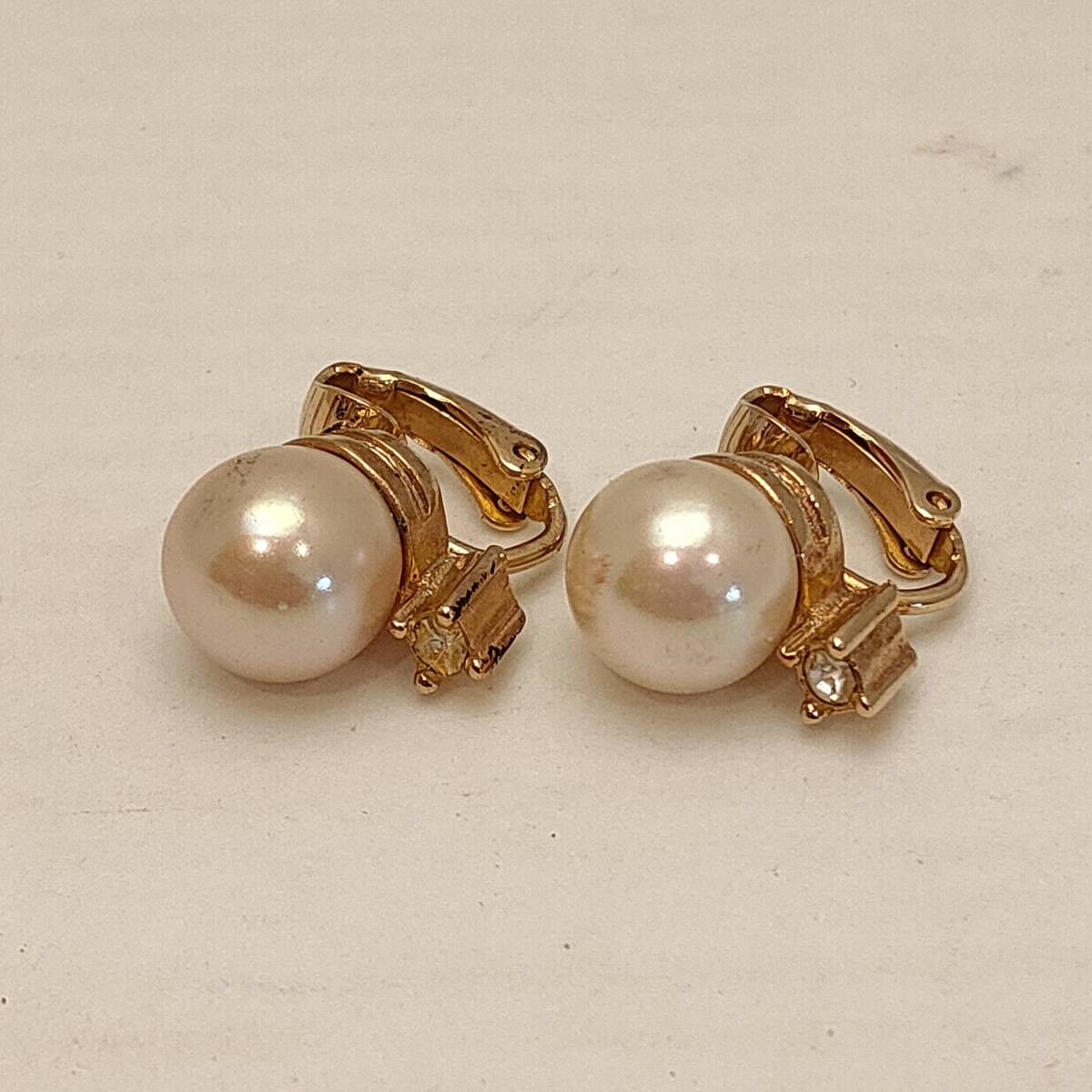 ●ChristianDior ディオール フェイクパール イヤリング ラインストーン ゴールドカラー アクセサリー●