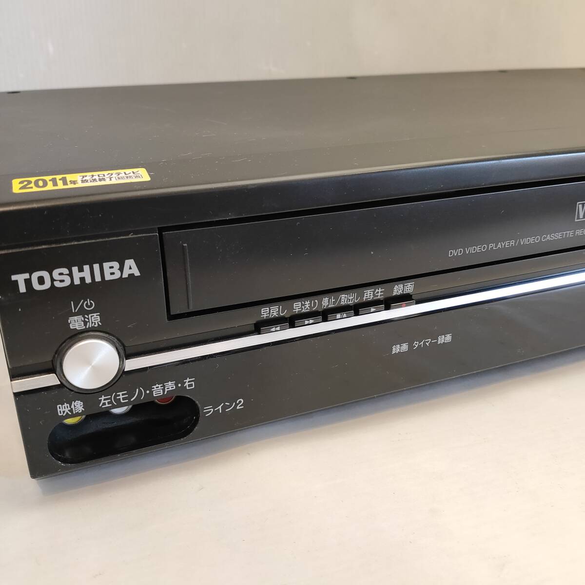 ●TOSHIBA 東芝 ビデオ一体型DVDプレーヤー SD-V800 リモコン付き 再生確認済 現状品●の画像2
