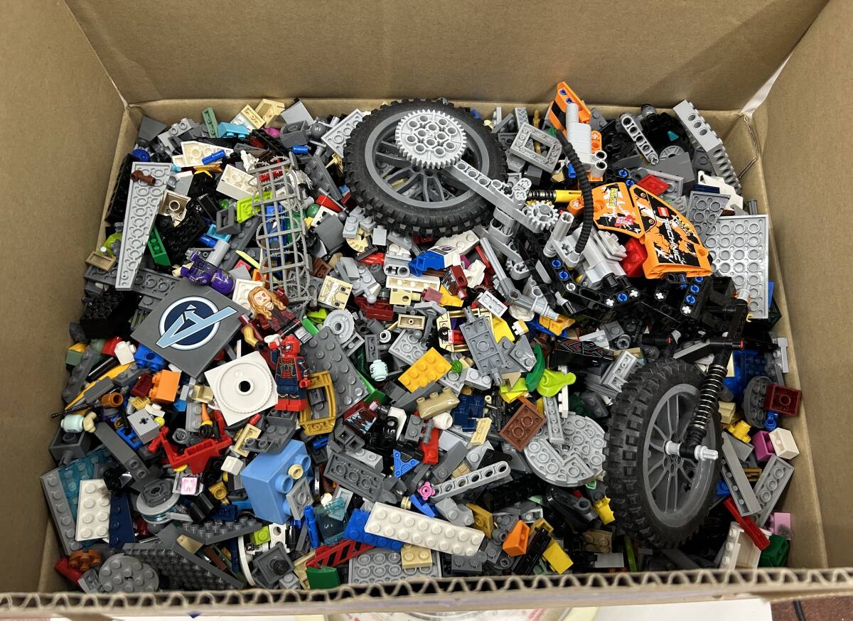 【大量まとめ 約10kg】LEGO レゴ バイク 船 人形 など 現状品 100サイズ一杯以上のパーツ数_画像2