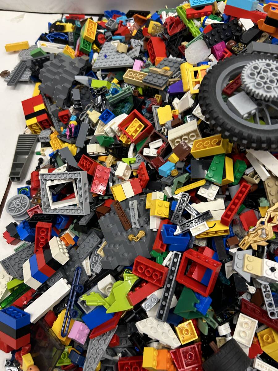 【大量まとめ 約10kg】LEGO レゴ バイク 船 人形 など 現状品 100サイズ一杯以上のパーツ数_画像3