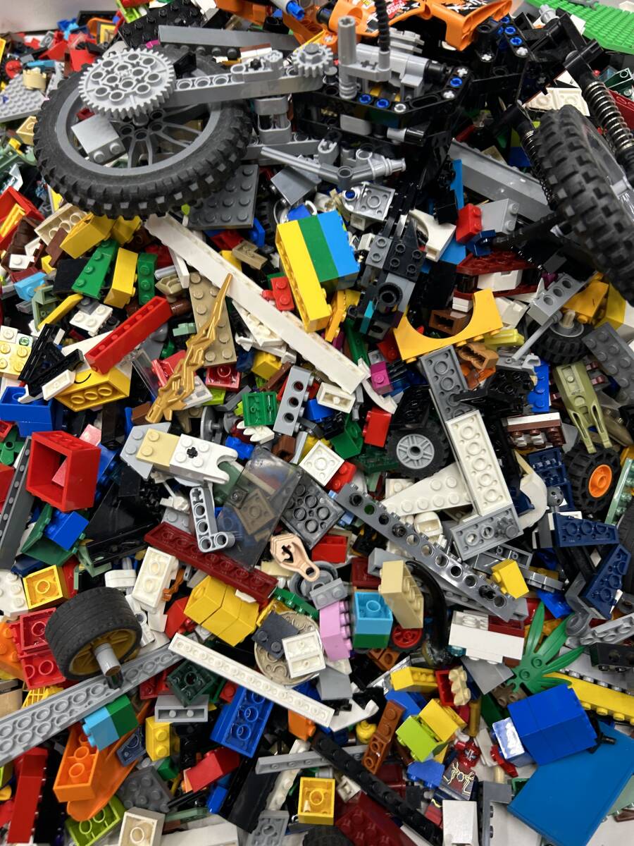 【大量まとめ 約10kg】LEGO レゴ バイク 船 人形 など 現状品 100サイズ一杯以上のパーツ数_画像4
