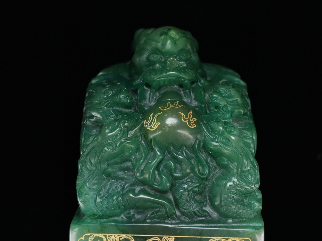 館蔵珍品 寿山石 綠田黄石 細密彫 五龍戲珠印章 箱付』置物 賞物 館蔵珍品 寿山石 綠田黄石 細密彫 五龍戲珠印章 箱付』置物 賞物