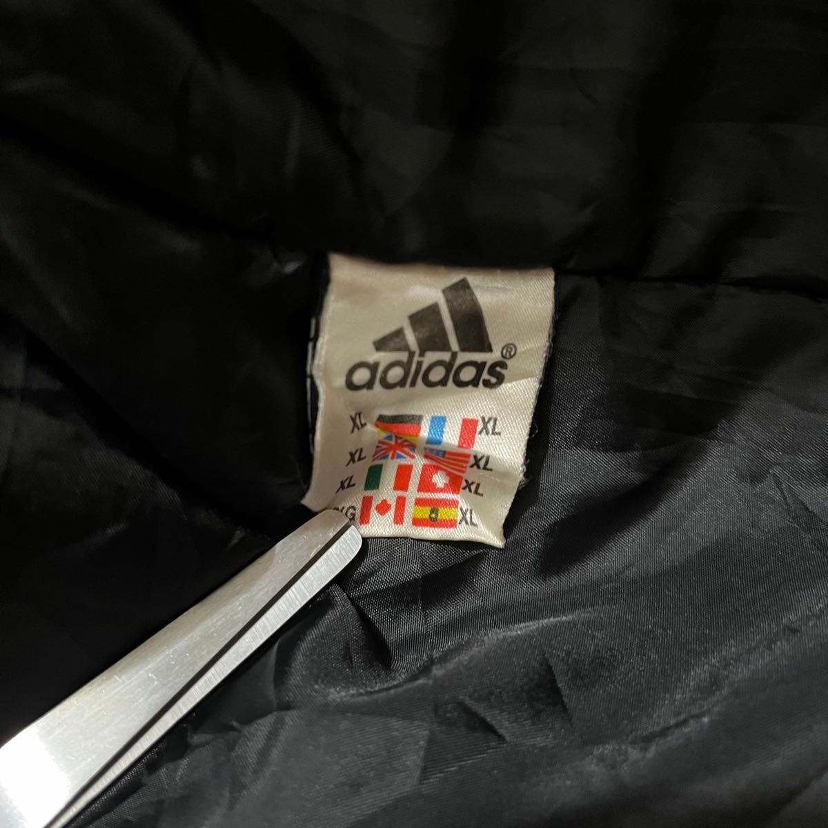 90s adidas ベンチコート  中綿ジャケット　刺繍ロゴ 万国旗タグ ブラック